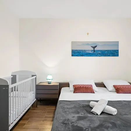 Awesome In With Jacuzzi Holiday home *