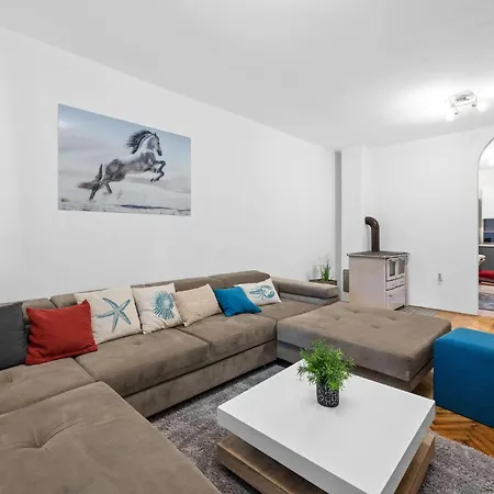 Vakantiehuis Awesome In With Jacuzzi Tinj