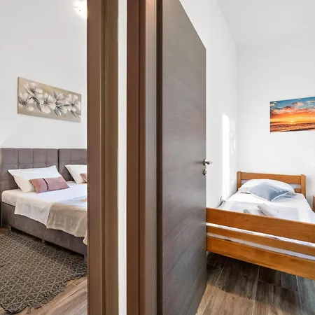 Awesome In With Jacuzzi *