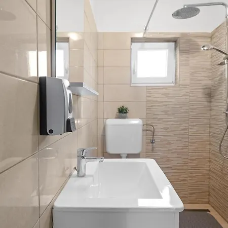 Awesome In With Jacuzzi Tinj