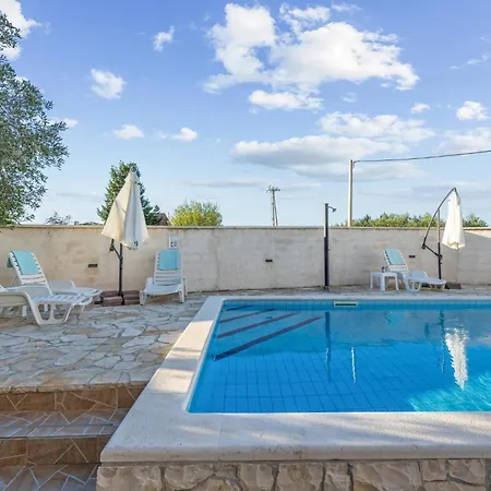 Awesome In With Jacuzzi * Tinj