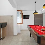 Awesome In With Jacuzzi Prázdninový dům Tinj