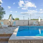 Awesome In With Jacuzzi * Tinj