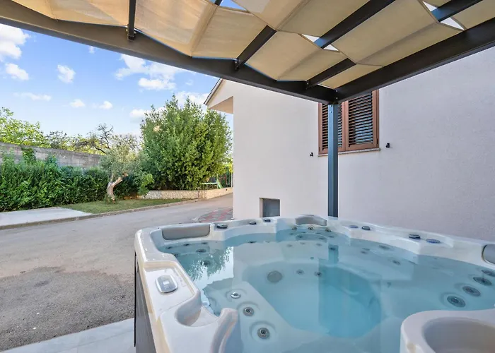 Дом отдыха Awesome In With Jacuzzi