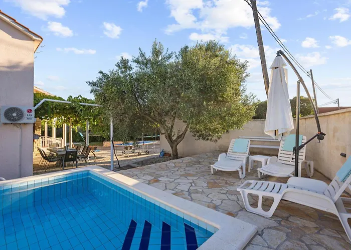 Дом отдыха Awesome In With Jacuzzi